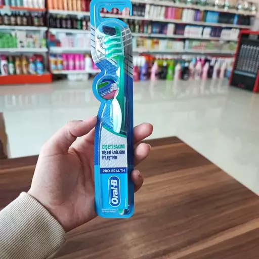 مسواک اورال بی Oral-b درجه یک مدل پرو هلث با برس متوسط