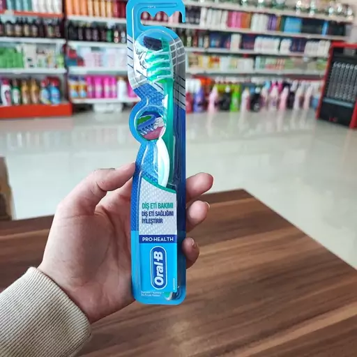 مسواک اورال بی Oral-b درجه یک مدل پرو هلث با برس متوسط