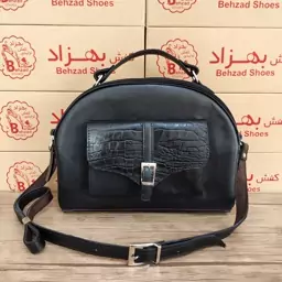 کیف دوشی و دستی زنانه دخترانه تمام چرم طبیعی گاوی درجه یک رنگ مشکی دوخت ماشینی بند چرمی دوشی بلند قابل تنظیم دو زیپ