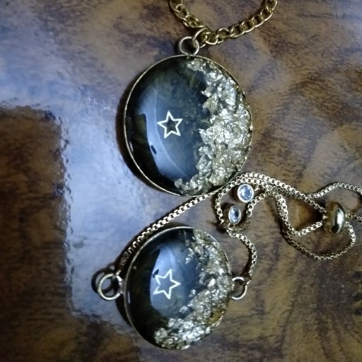 گردنبند و دستبند ماه و ستاره