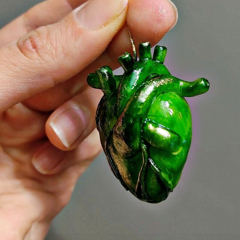 گردنبند قلب آناتومیک سبز 