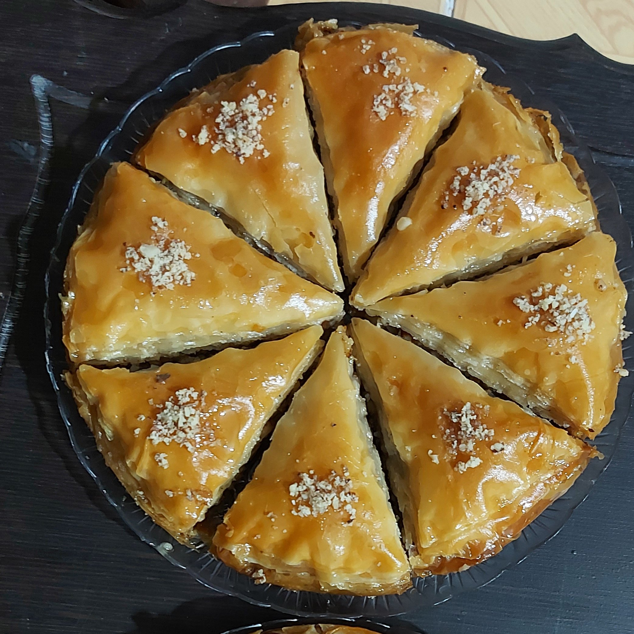 باقلوا پیتزایی گردویی (پس کرایه)