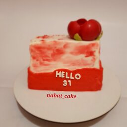 کیک خامه‌ای مستطیلی گل سرخ با وزن تقریبی 1کیلو گرم 