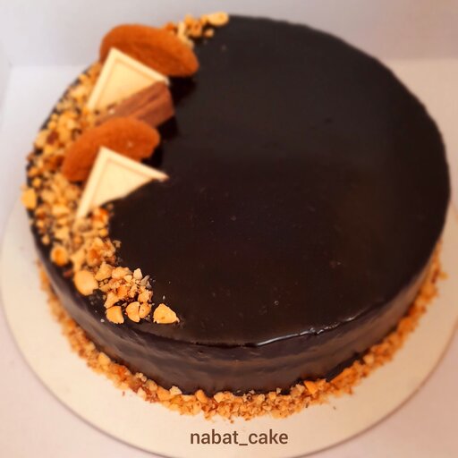 کیک خامه ای فول شکلاتی با وزن تقریبی 1.5کیلو