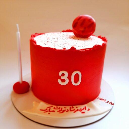 کیک خامه‌ای مینیمال قرمز رنگ با وزن 1کیلو 
