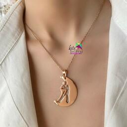 گردنبند استیل رزگلد رقص ماه با زنجیر طلایی ظریف