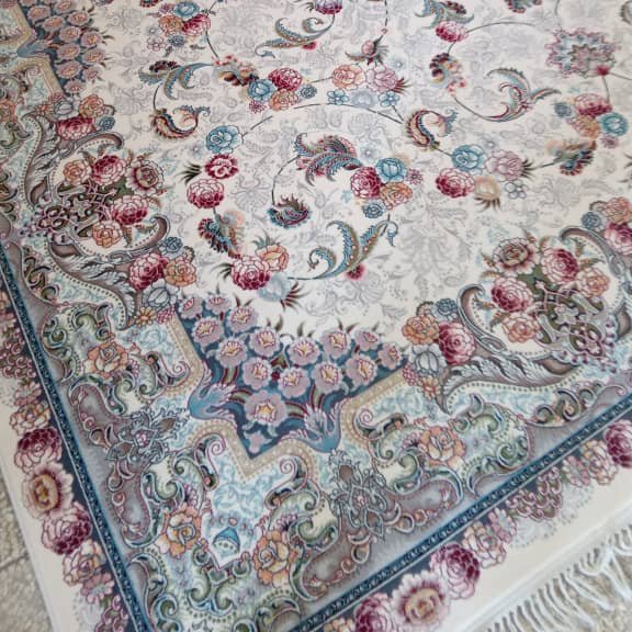 فرش طرح جدیدالماس رنگ کرم9متری700شانه تراکم2550