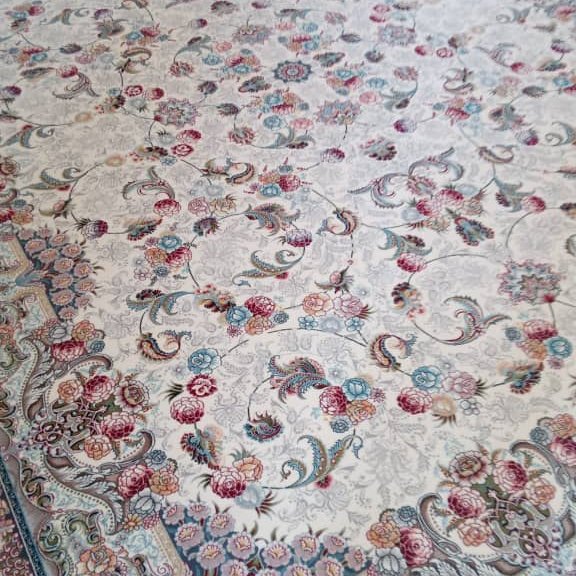 فرش طرح جدیدالماس رنگ کرم9متری700شانه تراکم2550