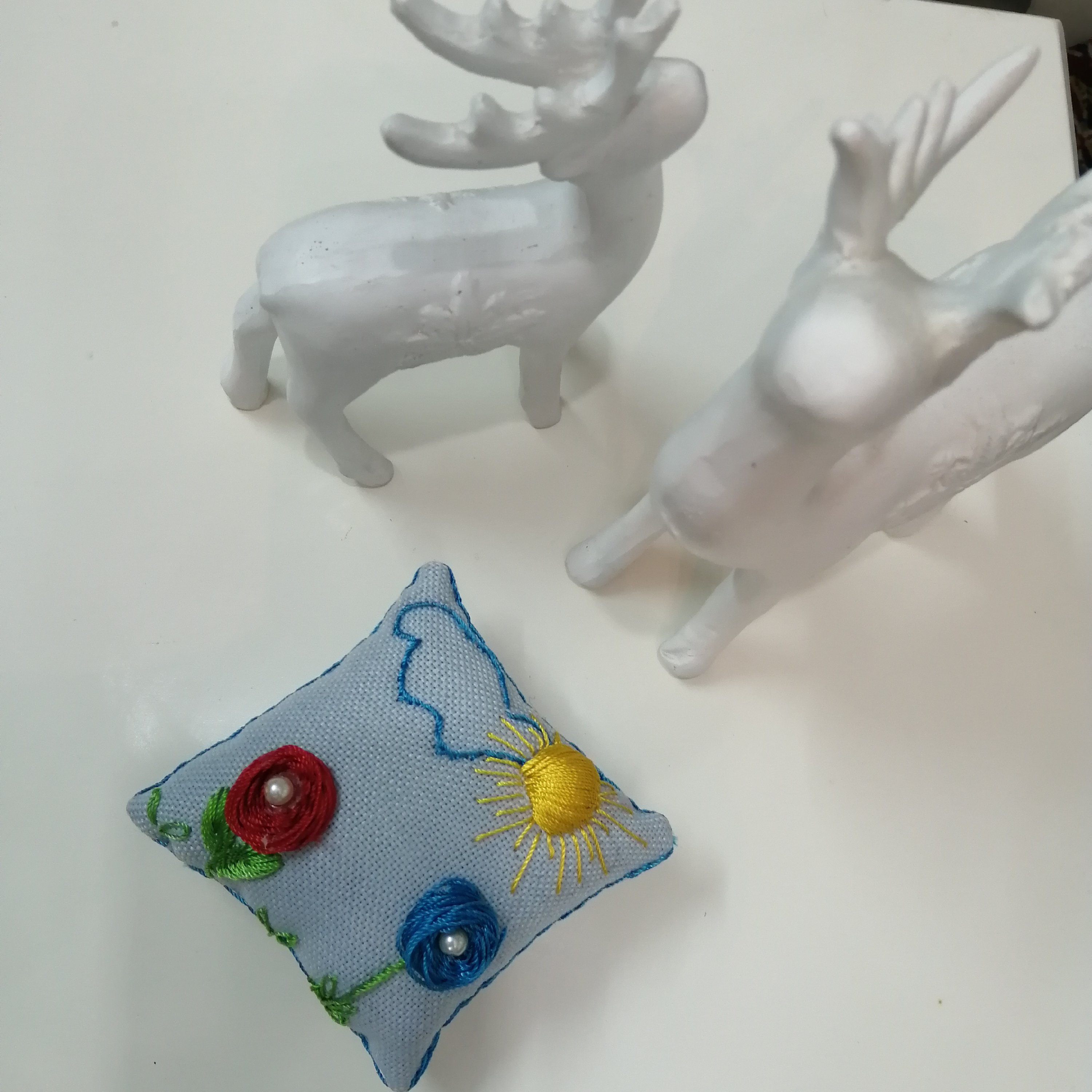 جاسوزنی گلدوزی شده