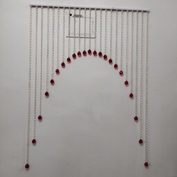 پرده کریستالی با دانه های درجه یک سفید و آویز گوی صورتی قیمت ذکر شده برای یک متر عرض و یک متر ارتفاع میباشد 