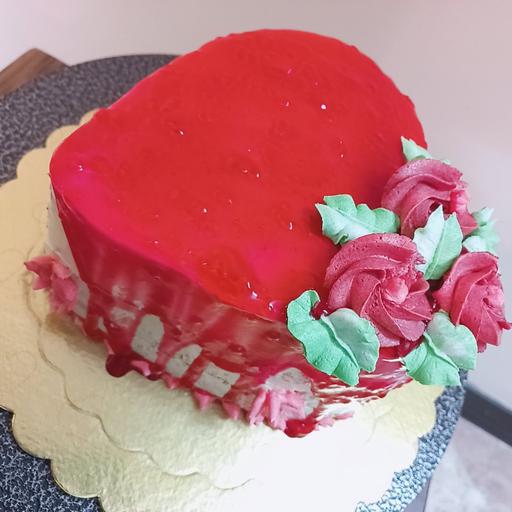 کیک تولد دو کیلویی رنگ قرمز مزه توت فرنگی ترش