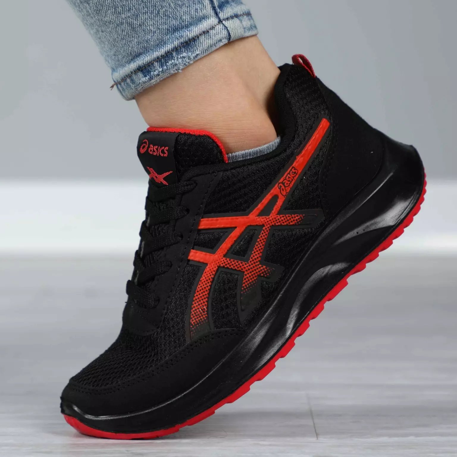 کفش کتونی اسیکس اریو