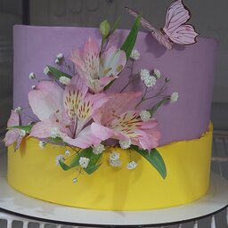 کیک تولد خانگی کیک دو رنگ از کیک های به روز با فیلینگ موز وگردو وشکلات چپسی