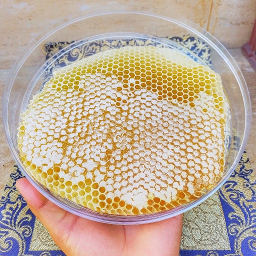 عسل با موم خودبافت 1300 گرم خالص(بدون موم مصنوعی)