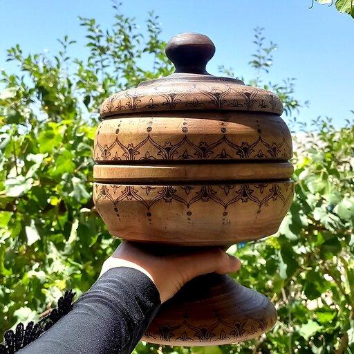 شکلات خوری چوبی پایه دار  در دار چوب گردو سوخته نگاری شده طرحدار