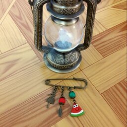 سنجاق سینه یلدایی با آویز فانتزی هندوانه با قیمت جشنواره یلدایی