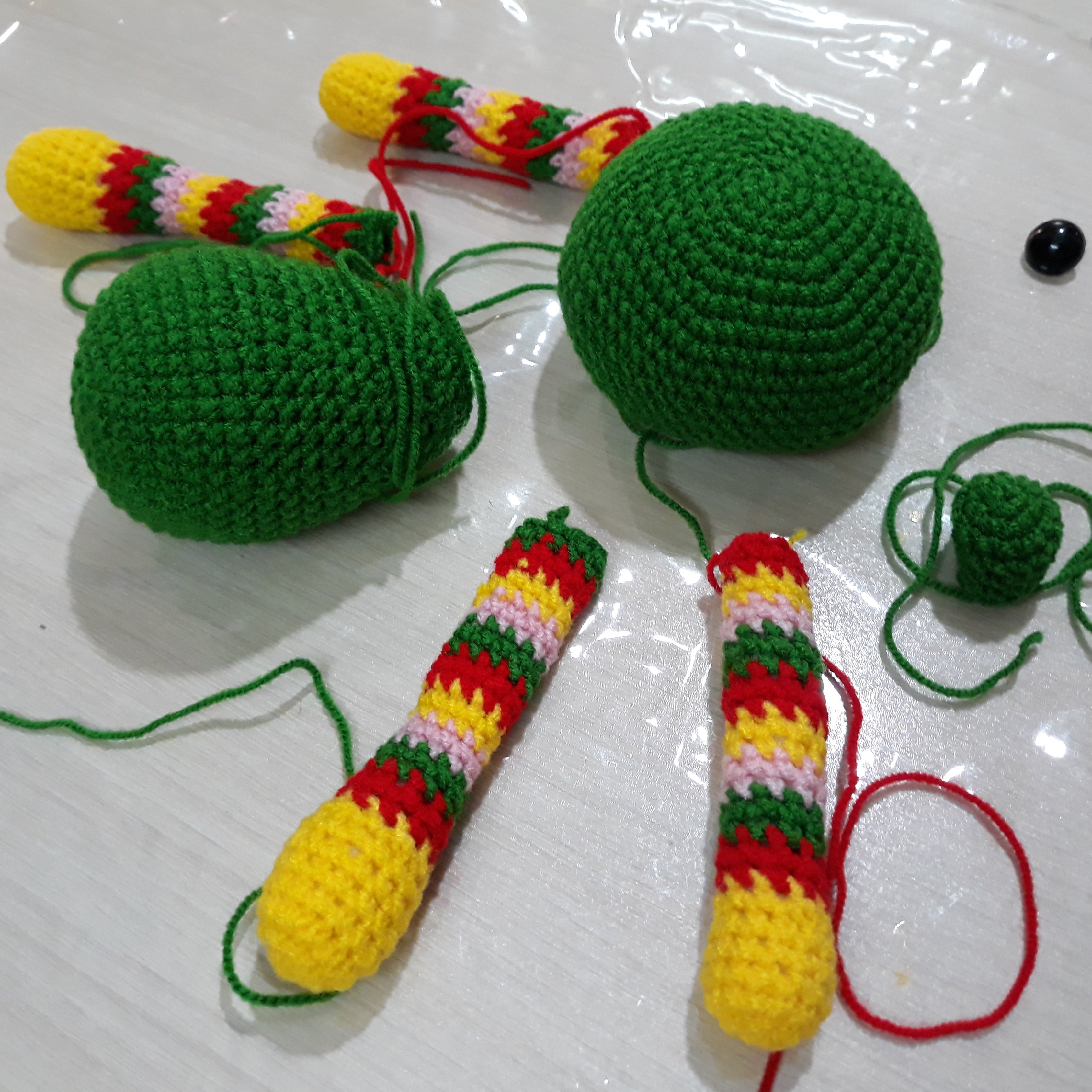 عروسک بافتنی قورباغه رنگی