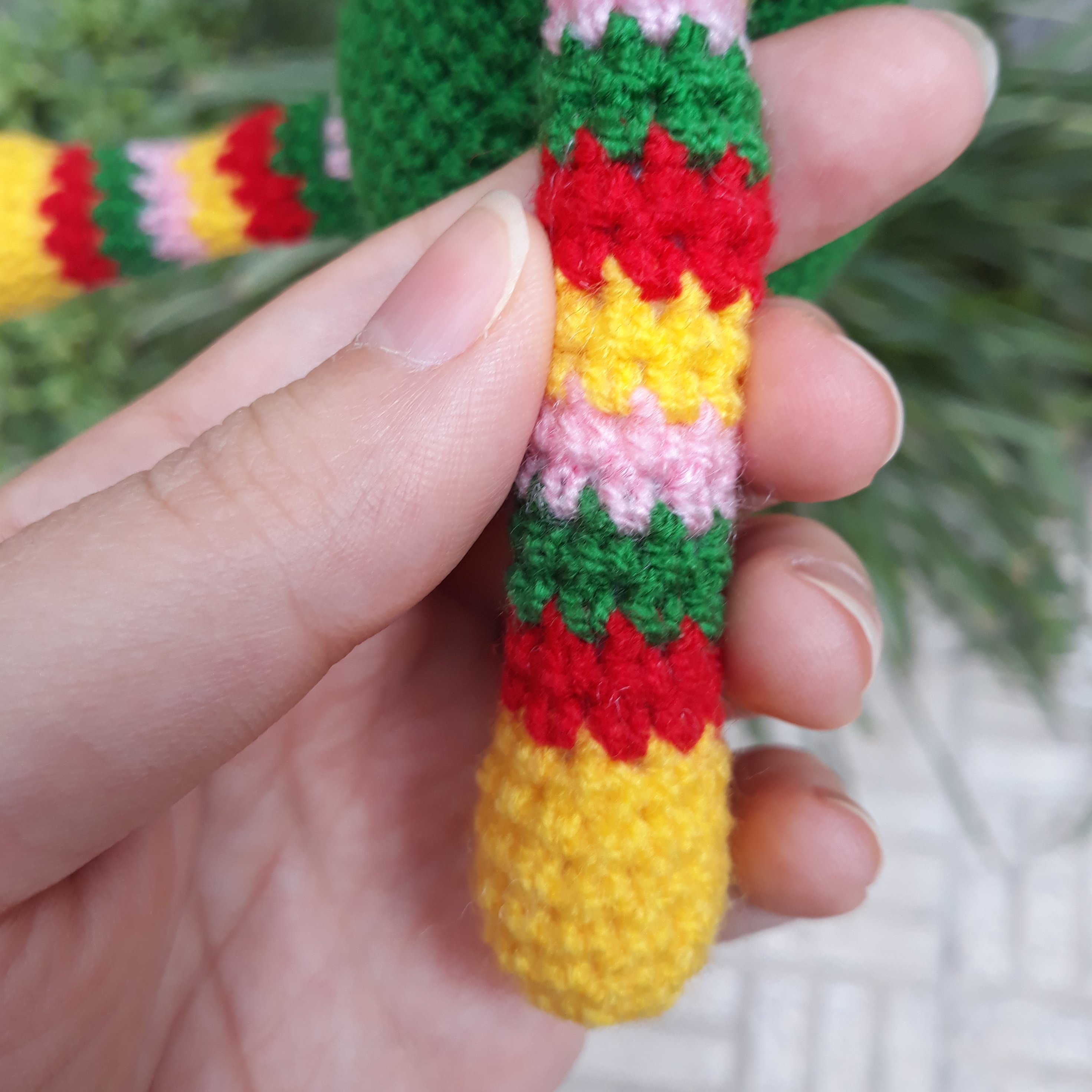 عروسک بافتنی قورباغه رنگی