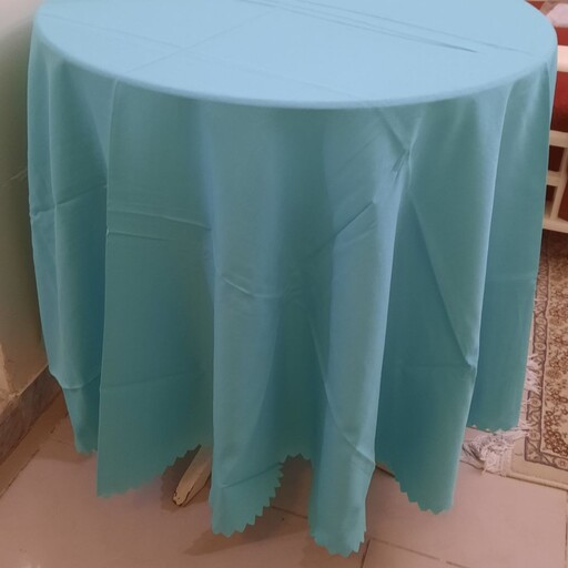 رومیزی  گرد مناسب برای میز خاطره ابعاد حدودا  2متر در 2متر لبه دالبر