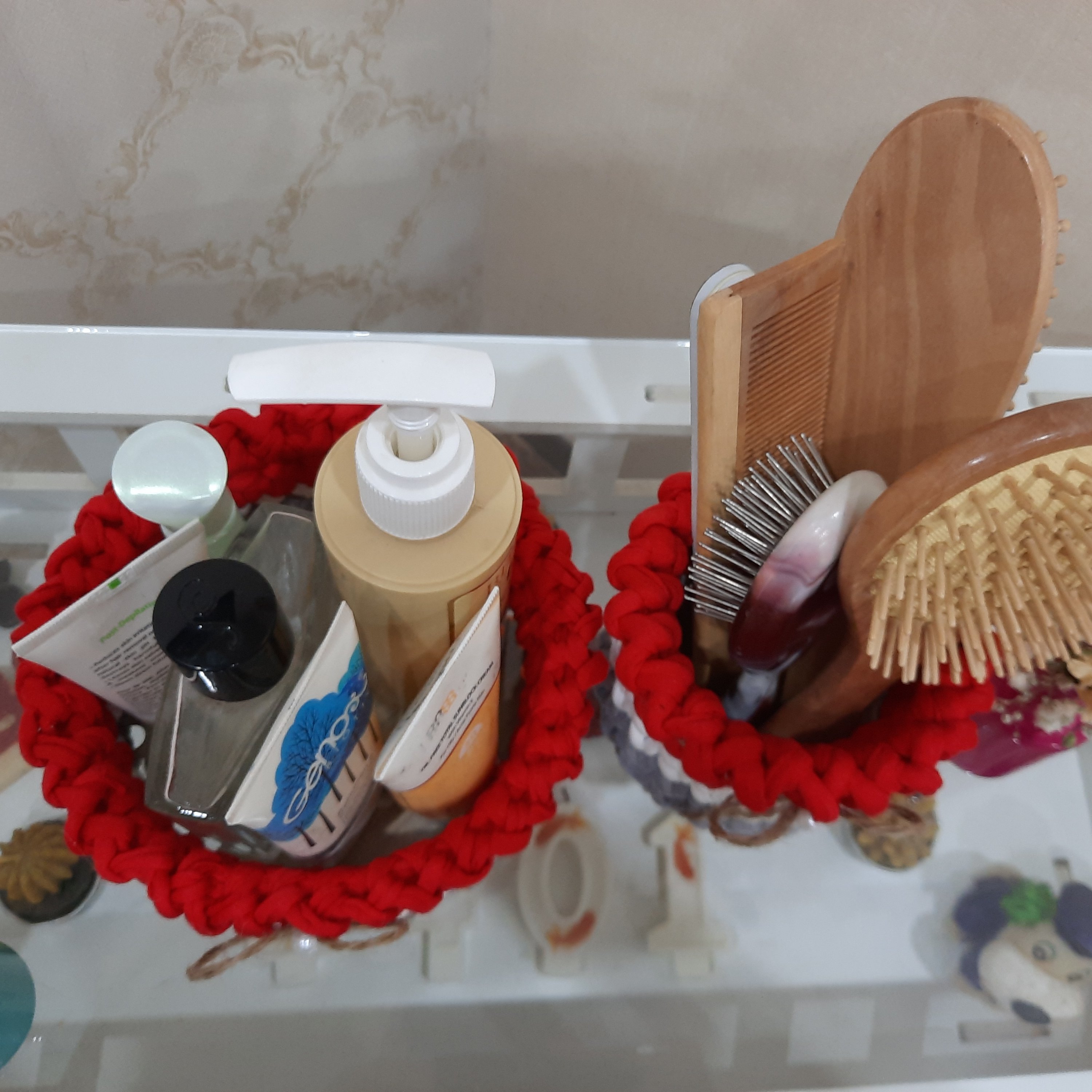 سبد تریکو بافت گندمی قرمز مناسب لوازم آرایش