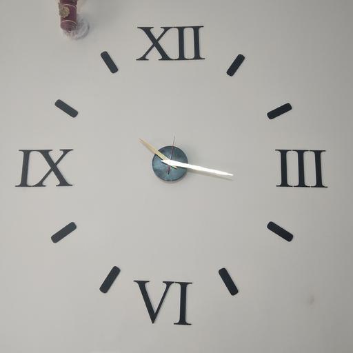 ساعت دیواری فانتزی طرح یونانی ساده چنس چوبی رنگ مشکی موتور روانگرد اورجینال ارسال رایگان به تمام نقاط کشور