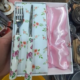 کارد و چنگال میوه خوری برند ام جی اس شامل شش عدد کارد شش عدد چنگال دسته چینی و بسیار تیز
