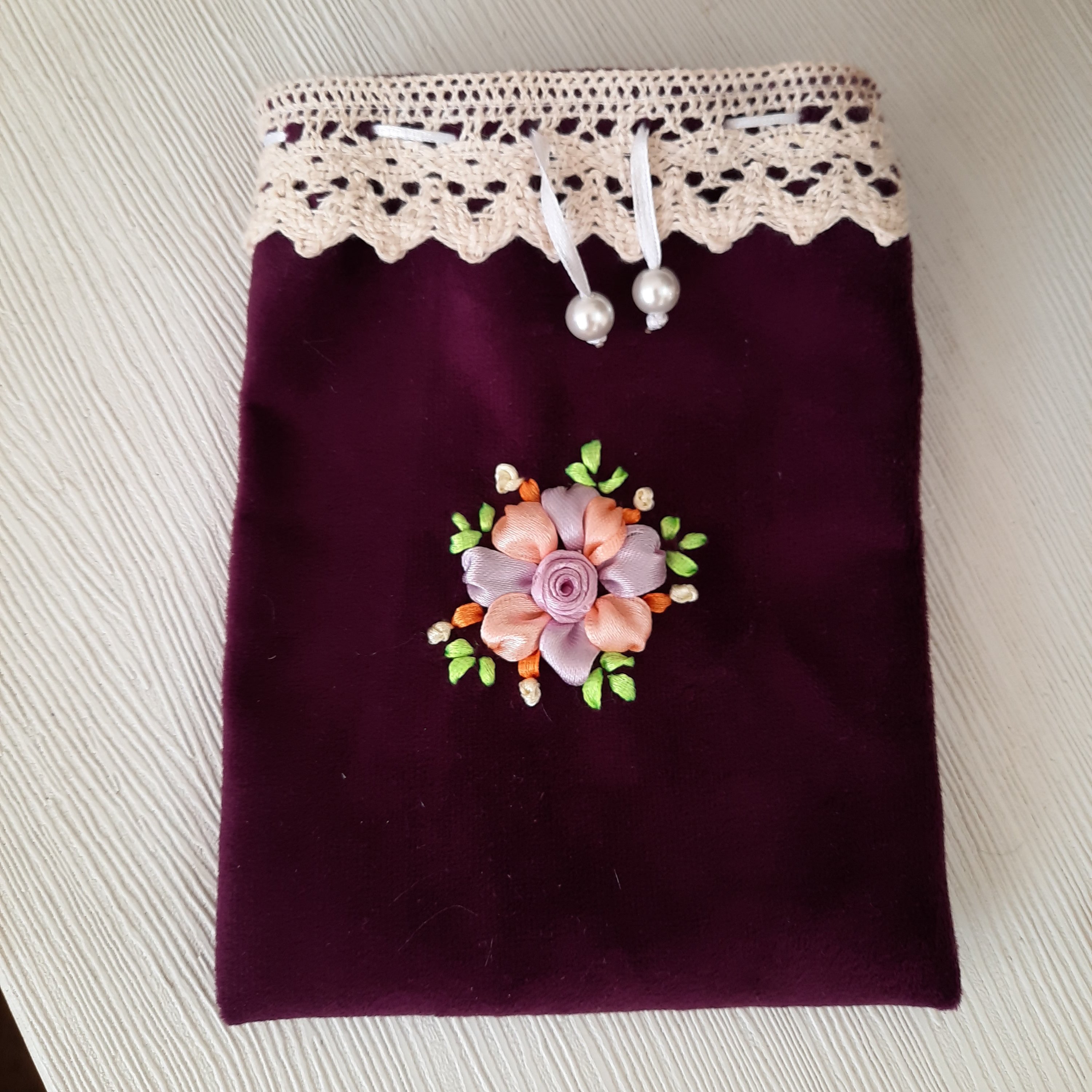 جانماز ربان دوزی کیسه ای مخمل بادمجونی