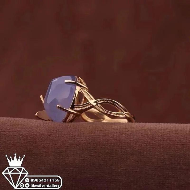 انگشتر زنانه عقیق یمنی کبود تراش الماسی ابکاری طلایی مدل پروانه وزن 5.7 گرم 