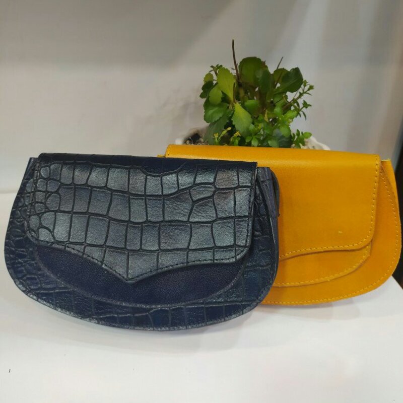 کیف دوشی چرم طبیعی مدل درپروانه ای انزلچرم در رنگهای متنوع