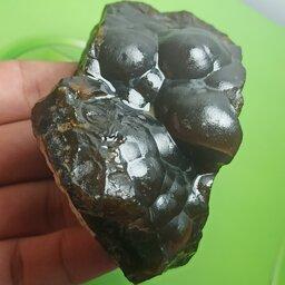 سنگ راف طبیعی و اصل معدنی عقیق تاولی مشکی سیاه تیره خاص و خوشرنگ و زیبا 