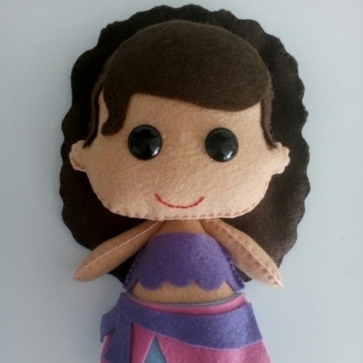 عروسک نمدی موانا
