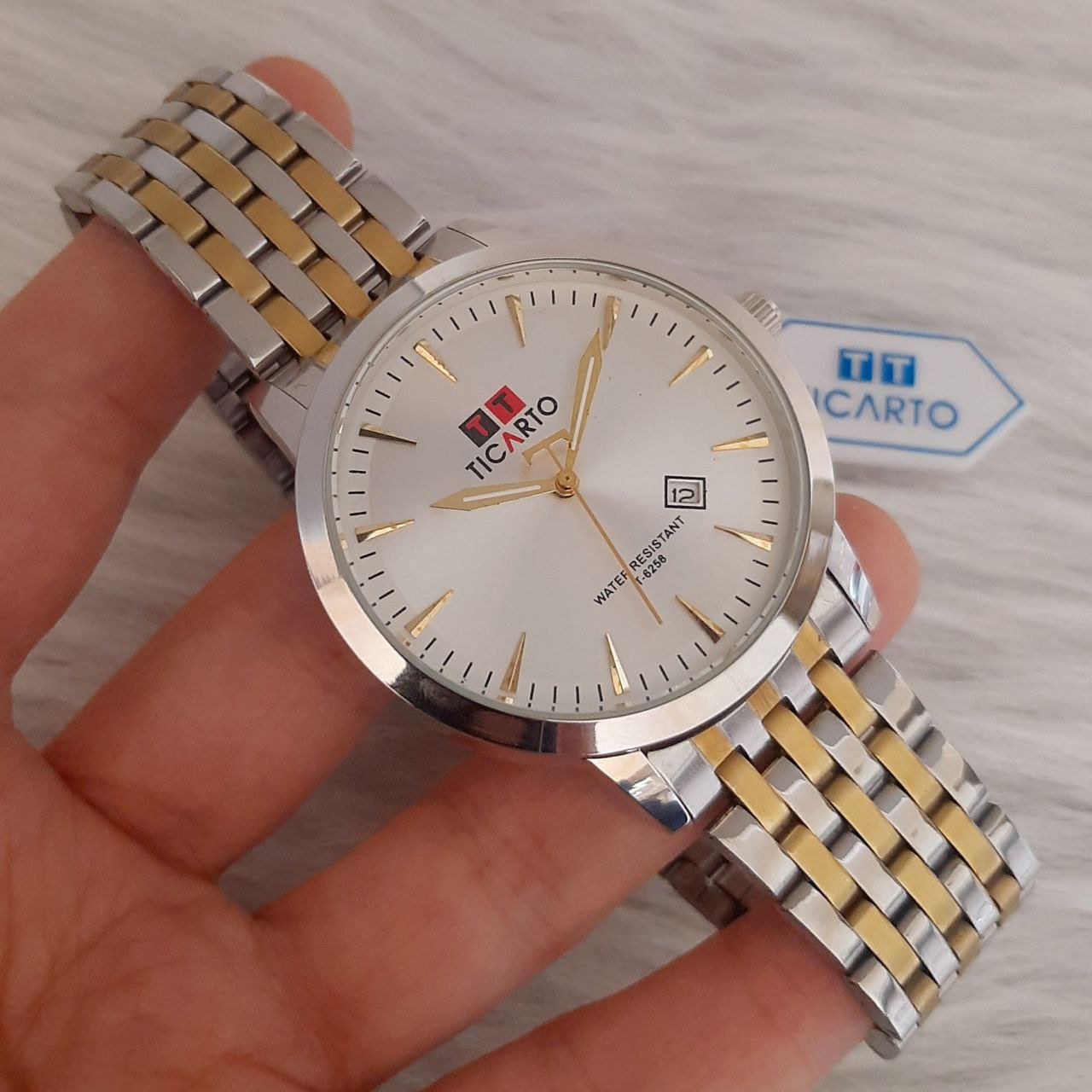 ساعت مچی مردانه مارک 
TICARTO
12 ماه گارانتی موتور
بند آجری دو رنگ طلایی نقره ای
قفل اصل
وارداتی از دبی
در ح