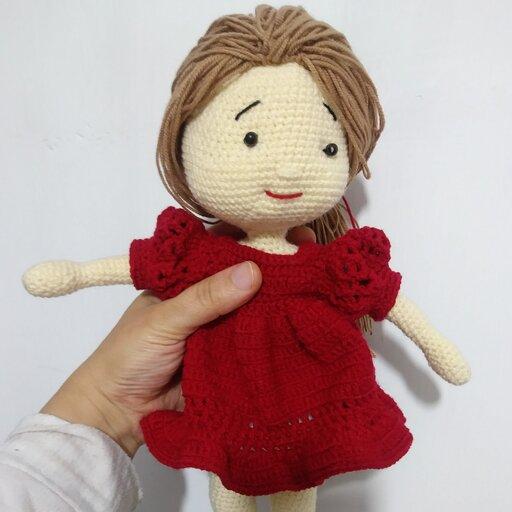 عروسک  بافتنی دختر بافتنی(عروسک دختر سوزی) قد حدود35سانت لباس قابل تعویض قابل سفارش به رنگ دلخواهتون