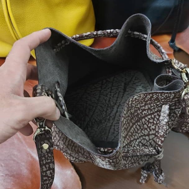 کیف رودوشی جمع شو چرم طبیعی دستدوز برند اس تی