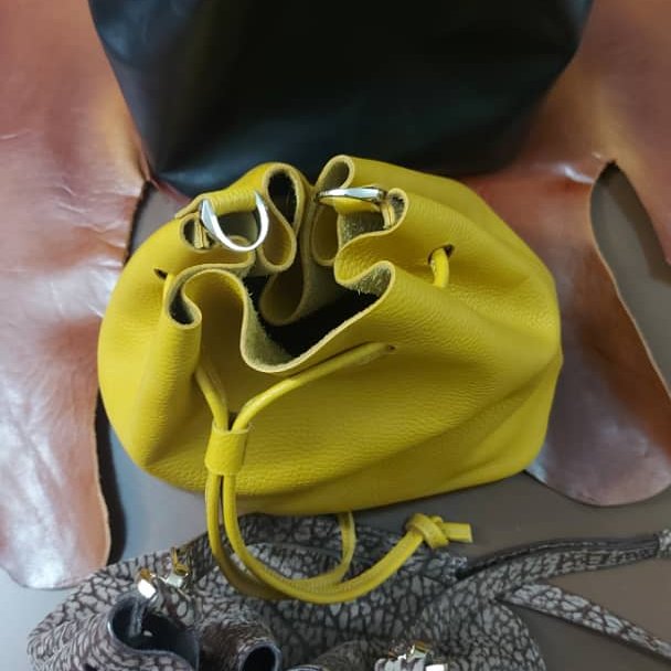 کیف رودوشی جمع شو چرم طبیعی دستدوز برند اس تی