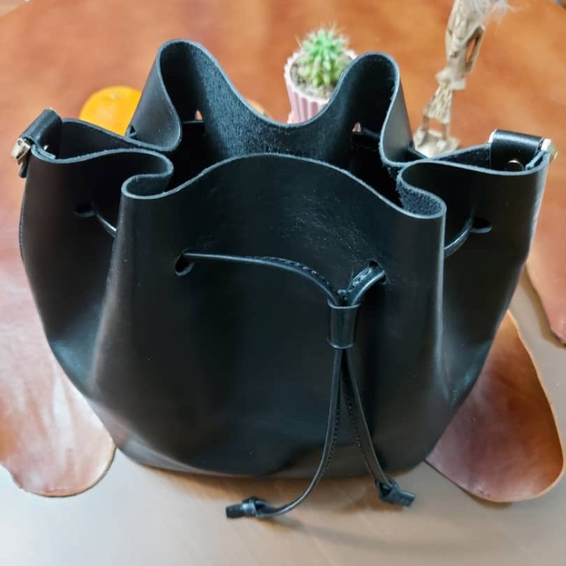 کیف رودوشی جمع شو چرم طبیعی دستدوز برند اس تی