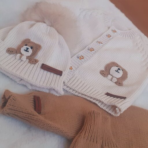 ست کامل نوزادی بلوز و شلوار و کلاه و پاپوش نوزادی در رنگ و سایز دلخوا 