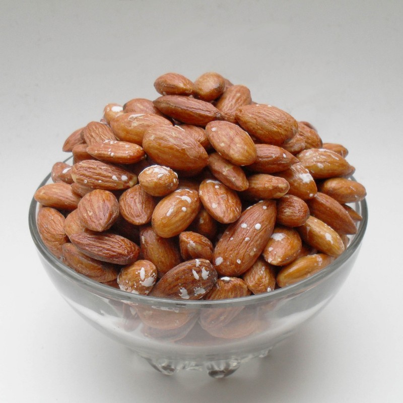 مغز بادام درختی شور (750 گرم)