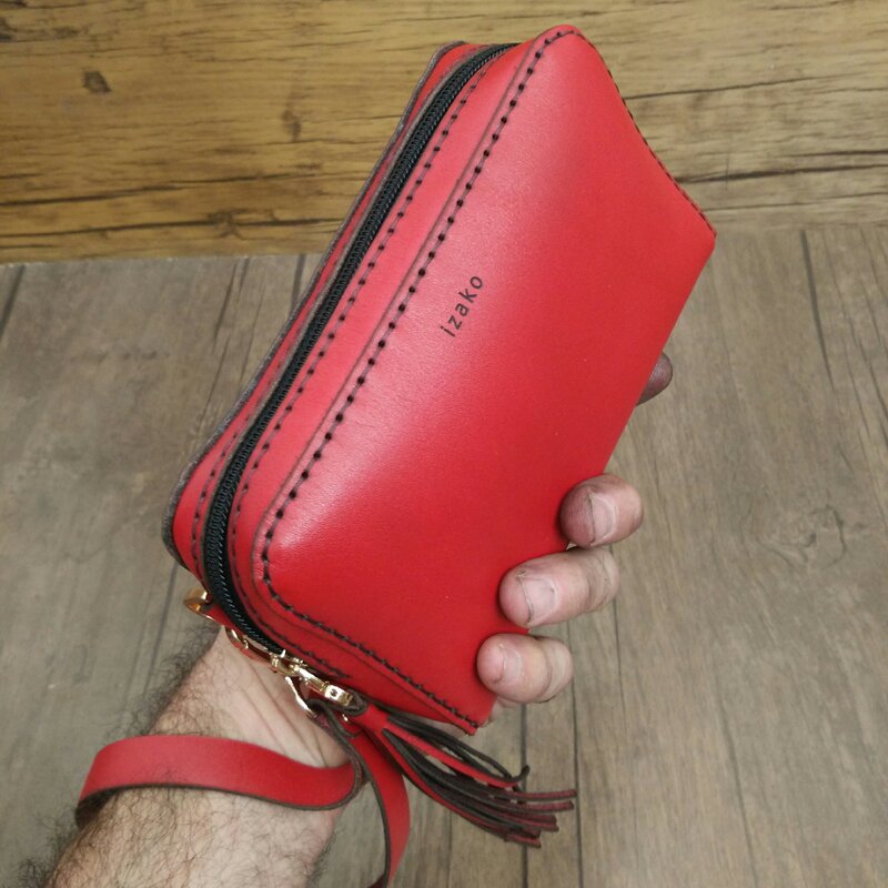 کیف لوازم آرایش و پول چرم گاوی قرمز دستدوز i-151 برند ایزاکو 