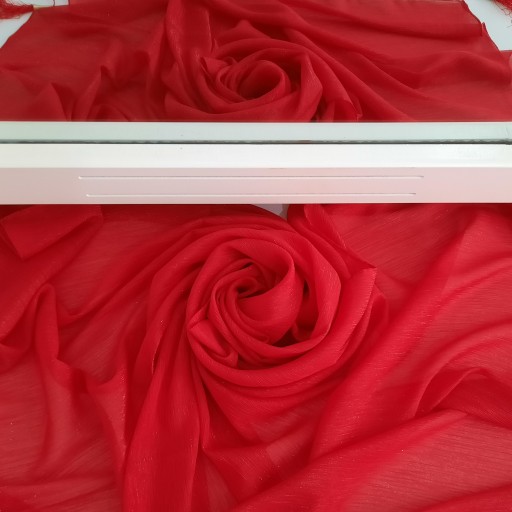شال مجلسی 
لمه دار 
منگوله دار
بسیار زیبا و مناسب مجالس
در دورنگ قرمز و مشکی