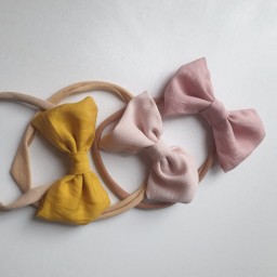 هدبند نوزادی پاپیون پارچه ای روی کش مخصوص تابستان