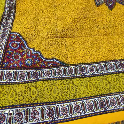 سفره ورومیزی قلمکاری صادراتی اعلا سایز 150×150زرد رنگ