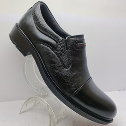 کفش مردانه بزرگپا رنگ مشکی سایز 45 الی 47 زیره پیو تزریق و رویه چرم صنعتی درجه یک