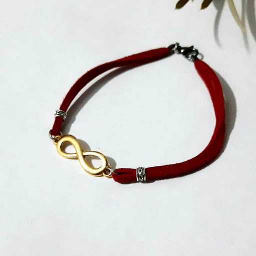 دستبند بی نهایت با بند تریشه قرمز