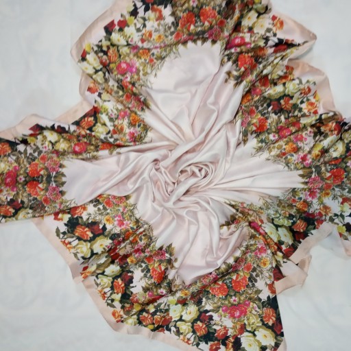 روسری ساتن گلدار دوردوخت قواره 120 در 6 رنگ
