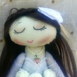 عروسک فرشته عروس دامن پفی همراه با گل سر و گردنبند مروارید و قلب