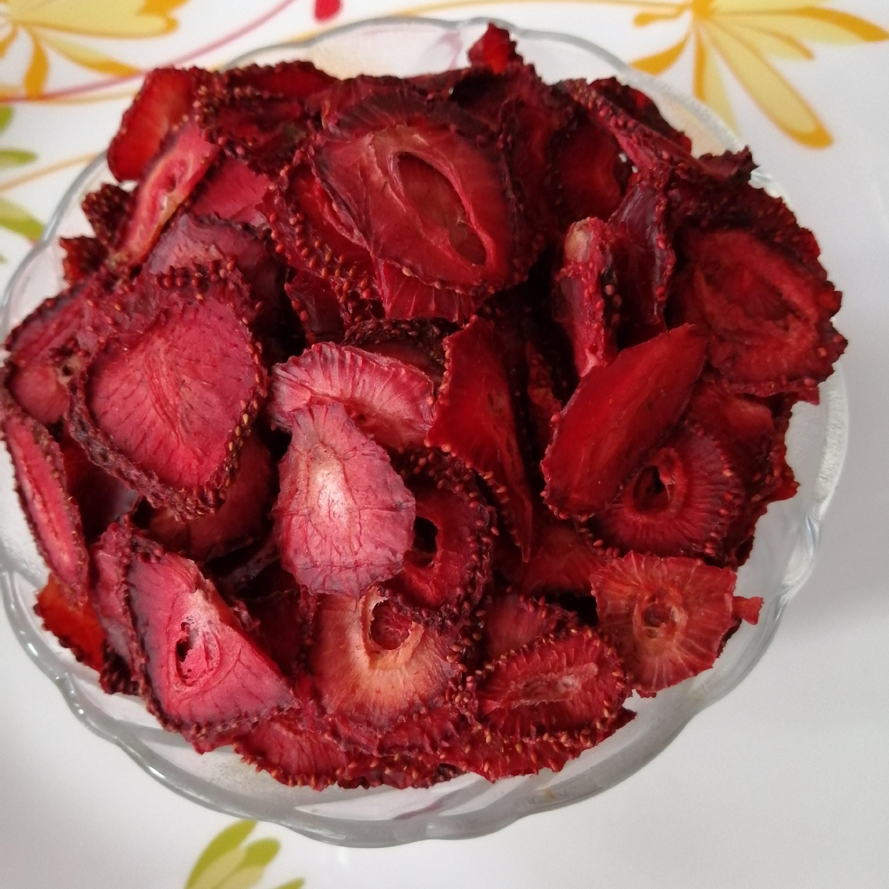 توت فرنگی خشک درجه یک 100گرمی