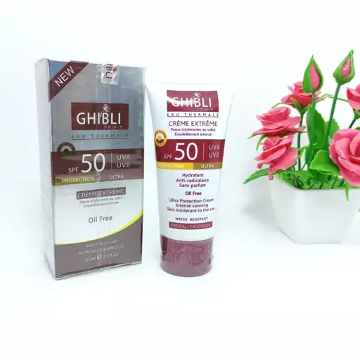 ضد آفتاب  کرم پودری جبلی. SPF 50.  فاقد چربی. پوشش یکدست. ضد چروک. آبرسان . کیفیت خیلی عالی. کنترل چربی صورت