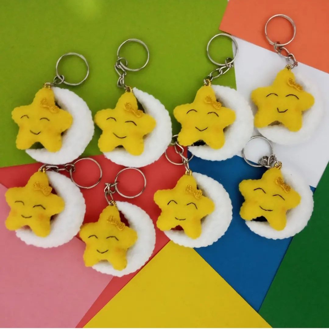 جاسوییچی و آویز مدل ماه و ستاره