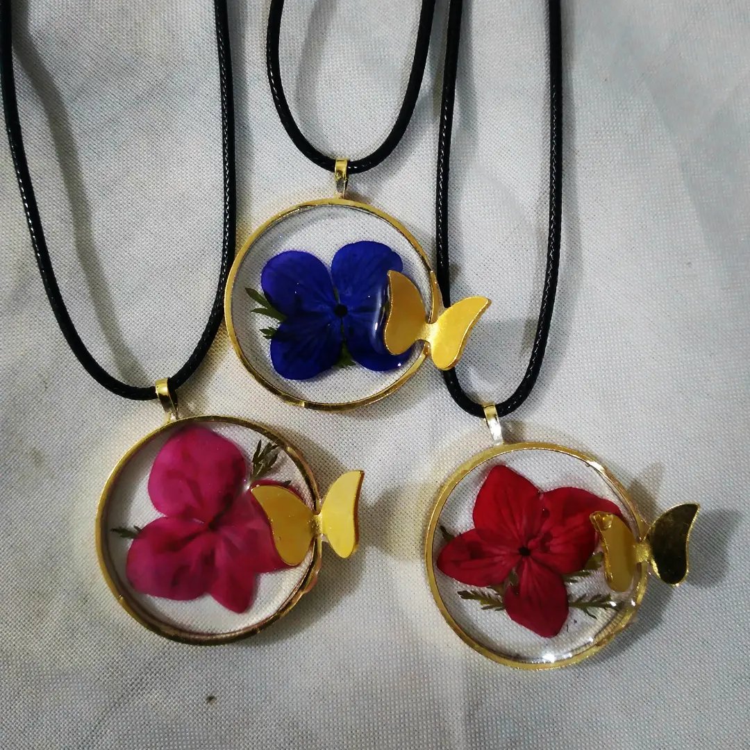 گردنبندگل وپروانه